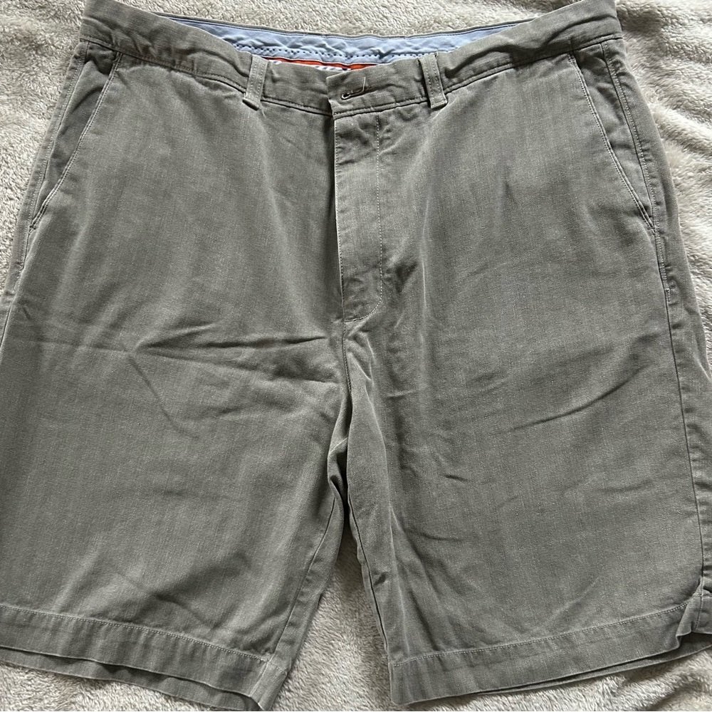 Tommy Bahama Gray Flat Front Shorts Casual Style (38)